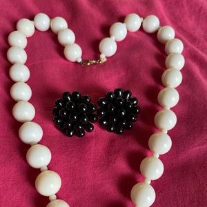 Vintage Black Grape 🍇 Earrings